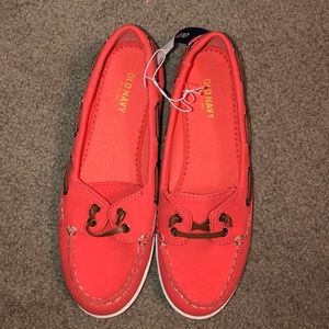 NWT! Old Navy women’s boat shoes- coral color